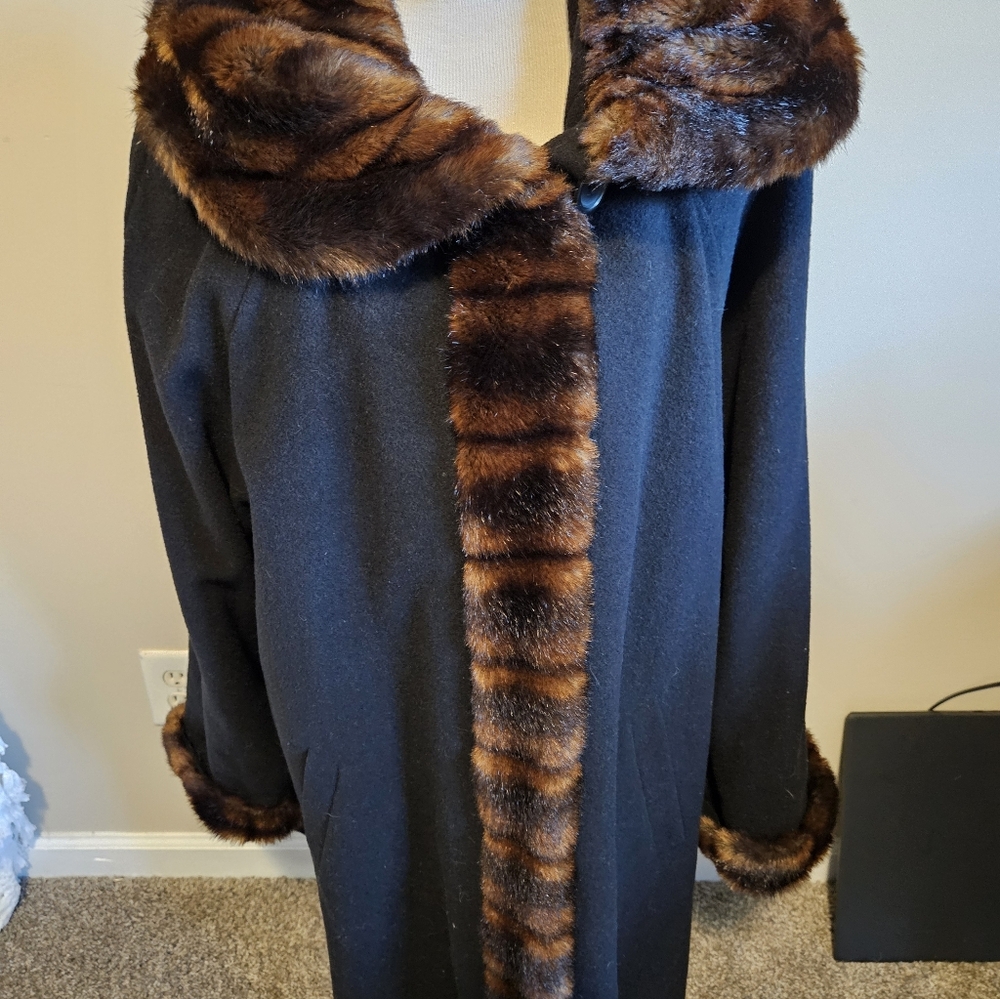 Vintage Bexleys Womens Wool Coat Faux Fur Trim. - Picture 10 of 16